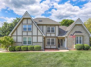 6028 N Spruce Ave, Gladstone, MO 64119