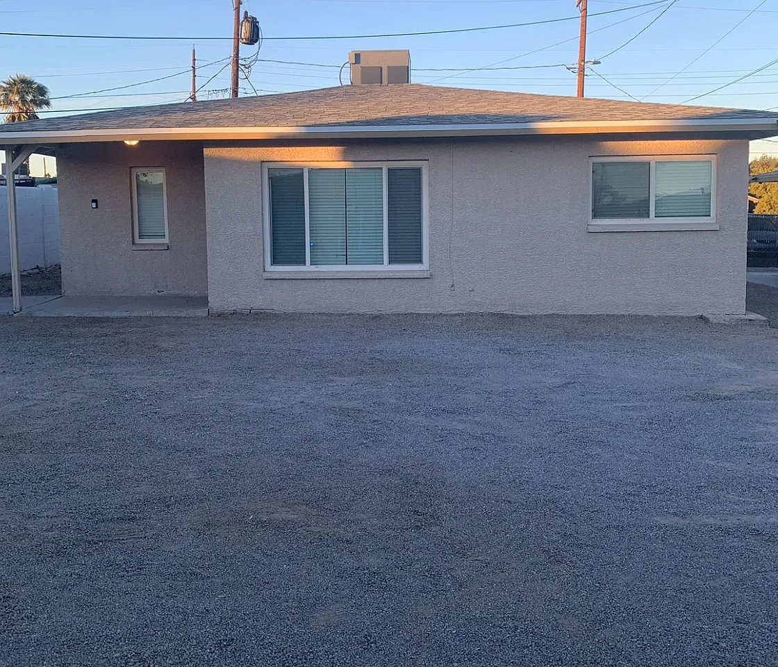 3 bed, 1000 sqft, $1,725 — Photo 1