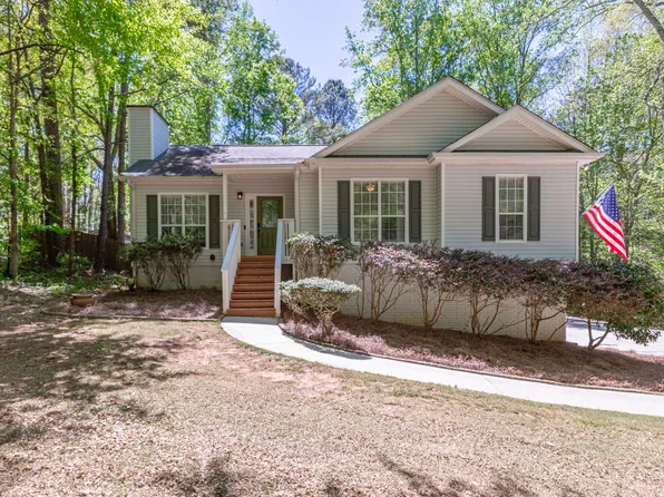 230 Winchester Dr, Sharpsburg, GA 30277