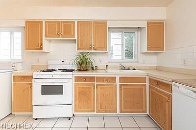 4th image of 1721 Hawthorne Dr