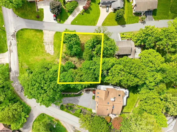 104 Forest Dr, Morgantown, WV 26505