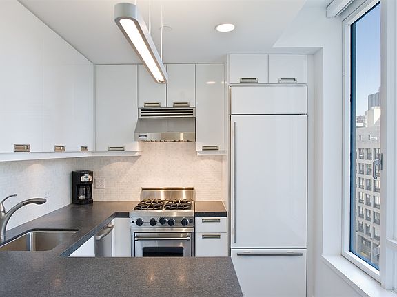 4th image of 261 W 28th St APT 10C