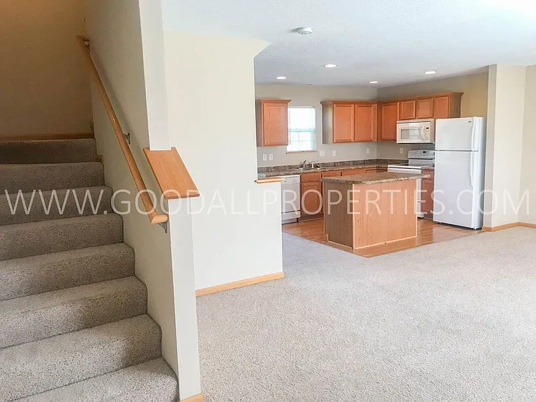 15305 Townsend Ave — Photo 7
