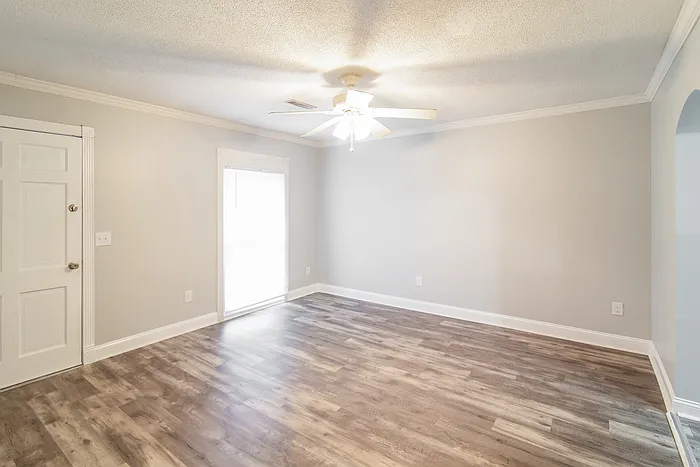 305 Laurel Ave — Photo 2