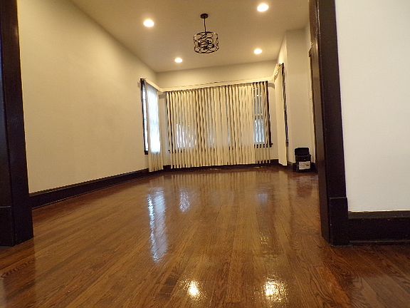 2nd image of 5200 W Bloomingdale Ave
