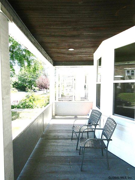 3rd image of 84 WINTHROP Avenue