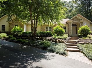 10945 Stella Ln, Chagrin Falls, OH 44023