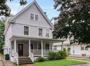 39 Spooner St, Floral Park, NY 11001