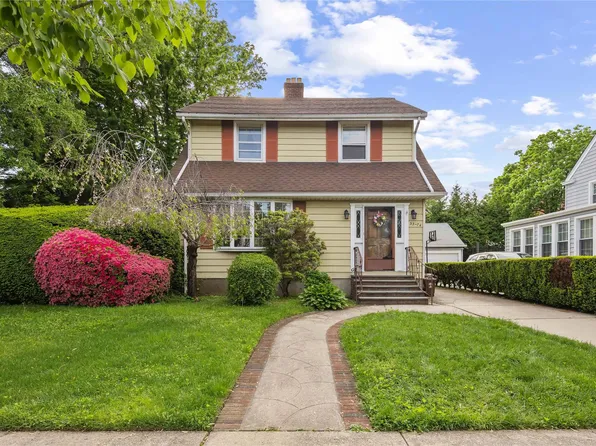 33-74 161st Street, Flushing, NY 11358