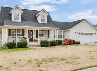 8450 Bay Run Dr, Hixson, TN 37343