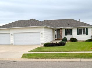 3215 Lakeridge Ln NW, Rochester, MN 55901