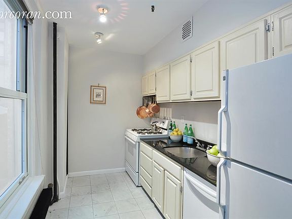 4th image of 41 E 28th St APT 3B
