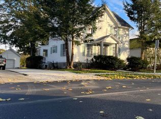 38 Lark St, Gloversville, NY 12078