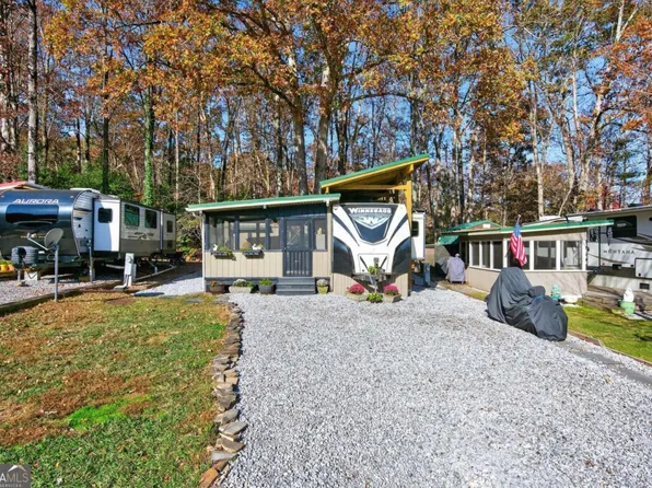 324 Leisure Acres Dr, Cleveland, GA 30528