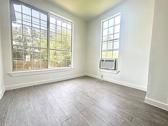 5th image of 2410 E 12th St #2410