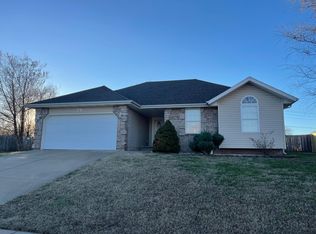 607 S Amberwood Cir, Nixa, MO 65714