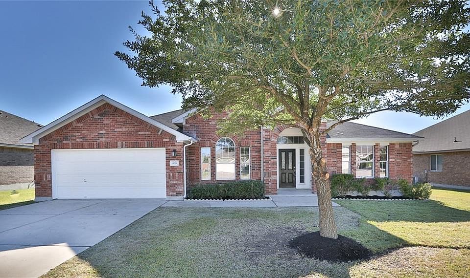 1st image of 909 Abbeyglen Castle Dr