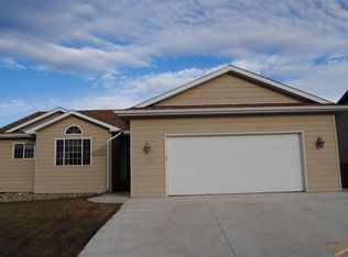320 E Enchanted Pines Dr, Rapid City, SD 57701