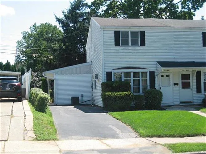 1527 Richard Ave photo 1
