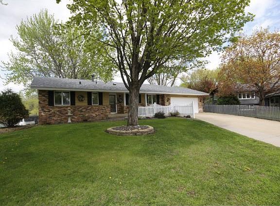3rd image of 7067 Hickory Dr NE