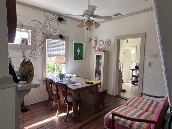 12 E 42nd St, Savannah, GA 31401