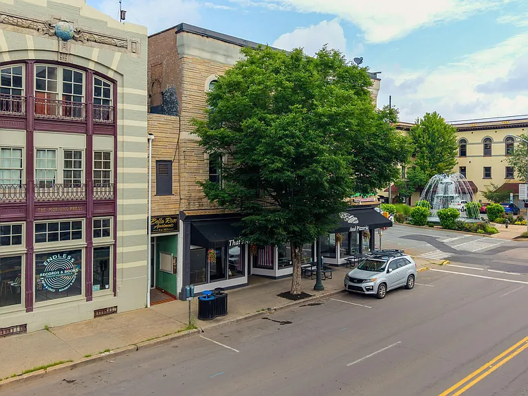105 W Main St #3RDFLAPT2 — Photo 24