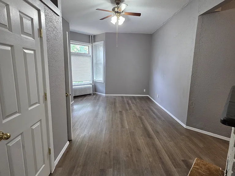 1595 Van Buren Ave #1 — Photo 3