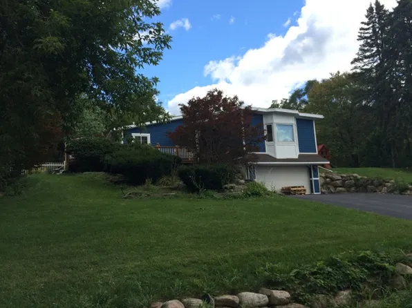 590 Hillwood Dr, White Lake, MI 48383