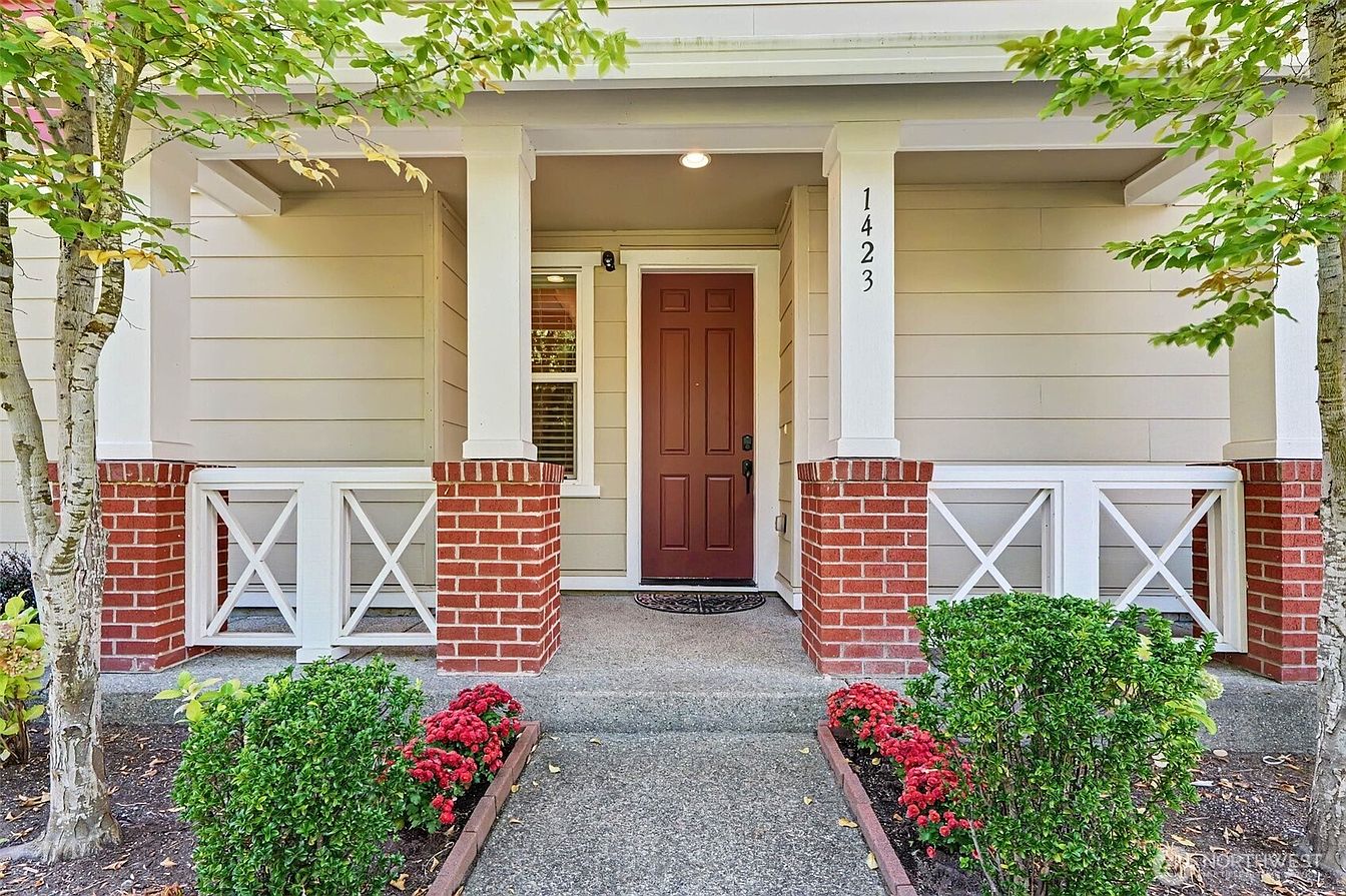 1st image of 1423 NE Hickory Lane