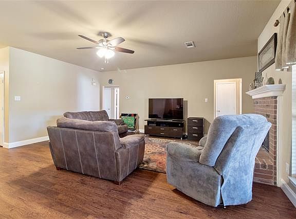 5th image of 118 Post Oak Dr