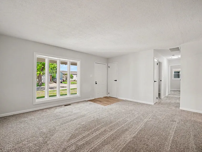 338 Hickory Ave — Photo 4