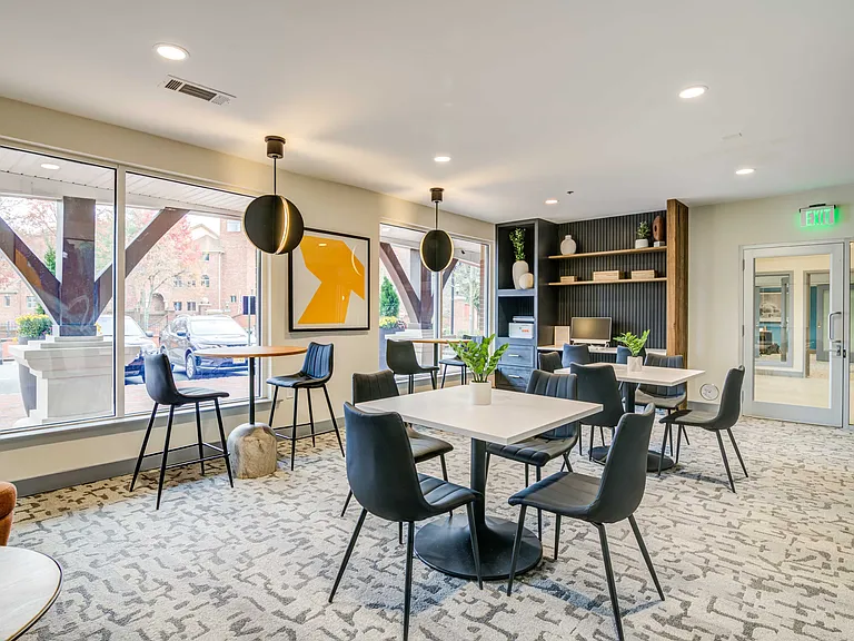 Sofi Gaslight Commons — Photo 17