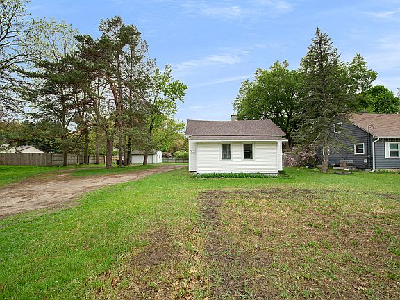 3rd image of 3409 Dean Lake Ave NE