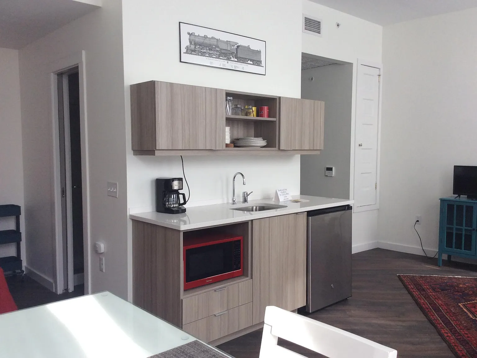 1 bed, 400 sqft, $1,380 — Photo 4