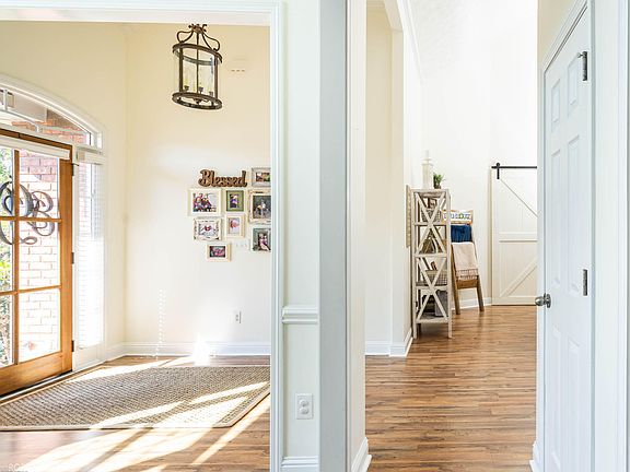 4th image of 258 Hidden Creek Cir