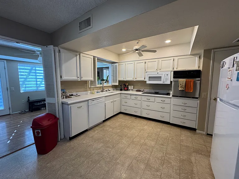 18010 N 99th Dr — Photo 10