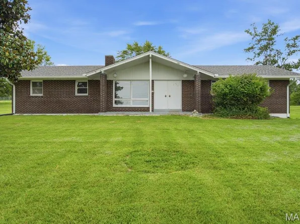 57 W Ofallon Dr, O Fallon, MO 63366