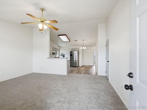 3rd image of 14905 E 89th Pl N