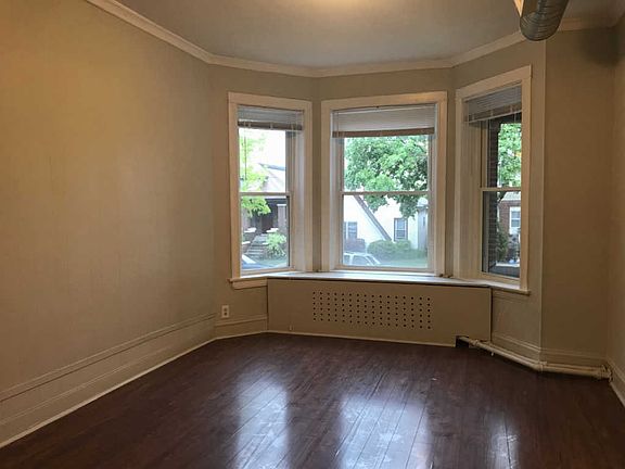 4th image of 4147 N McVicker Ave APT 1