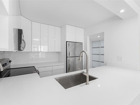 3rd image of 345 Ocean Dr APT 924
