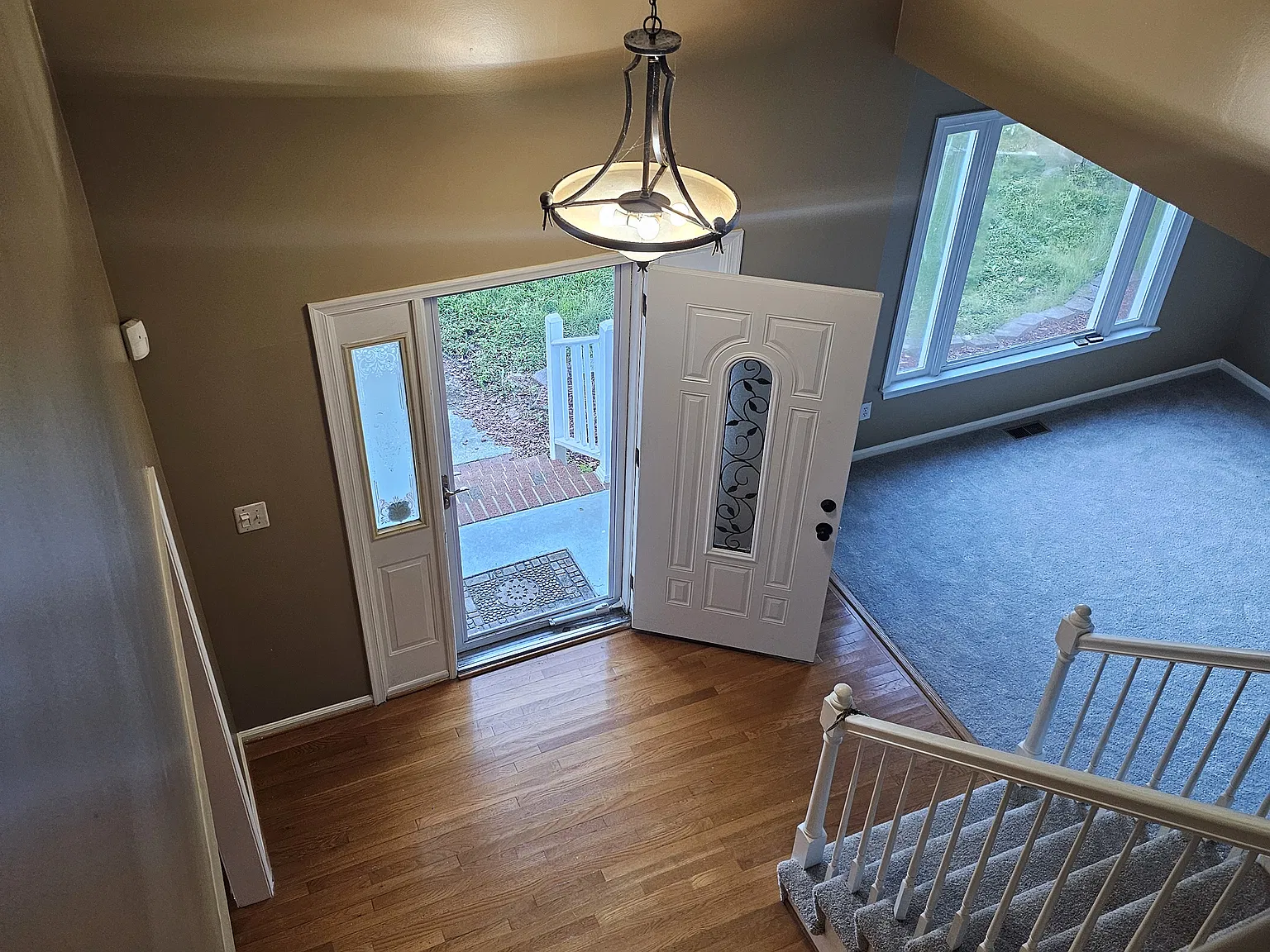 4 bed, 2606 sqft, $3,000 — Photo 2