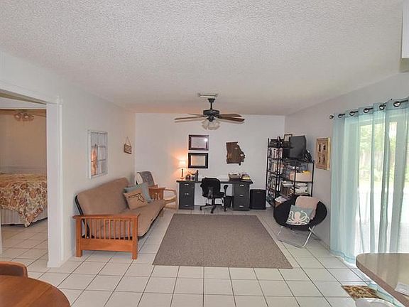 4th image of 174 Parkwood Dr