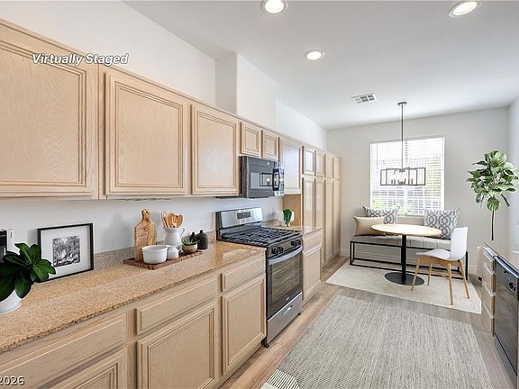 3rd image of 258 Casa Robles St