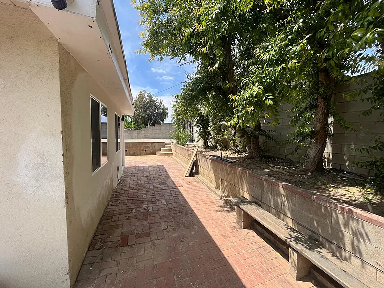 9739 Danube Ave — Photo 7