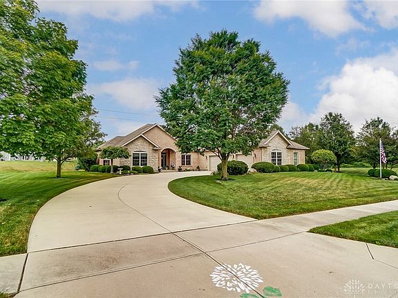 3rd image of 547 Burnside Dr