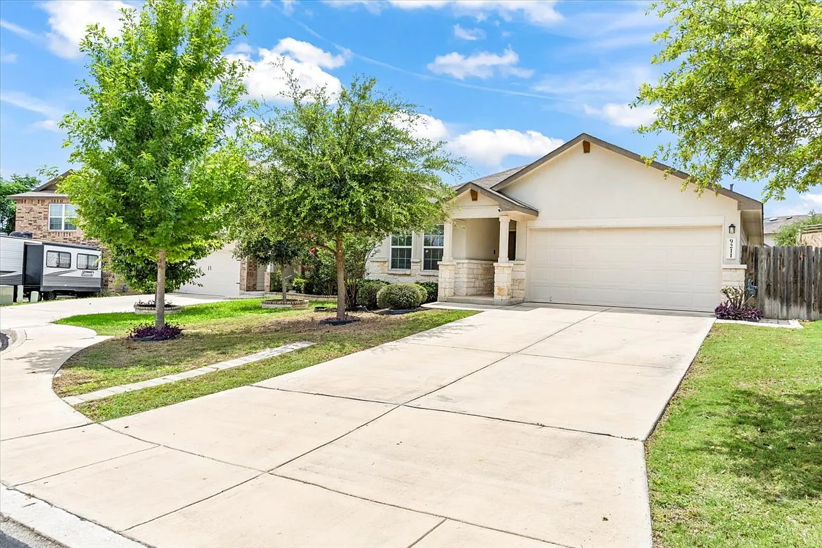 4 bed, 2.0 bath, $1,925 — Photo 1