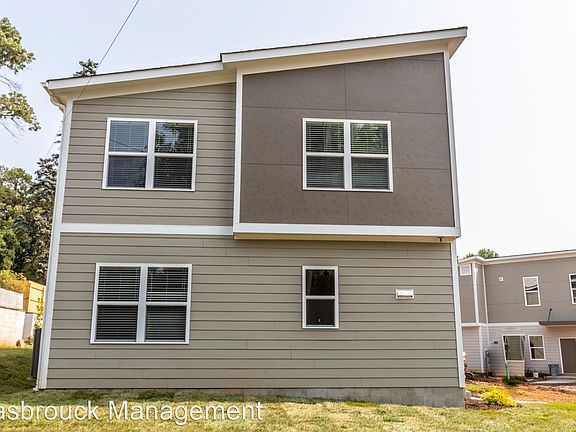 2nd image of 103 Thomas Dr Unit 102