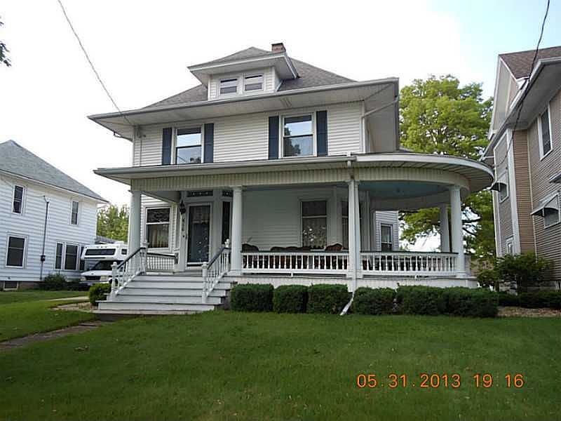 1st image of 610 E 1st St