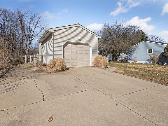 4th image of 5828 Ellendale Dr