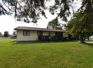 305 Dale Ave SW, Warroad, MN 56763